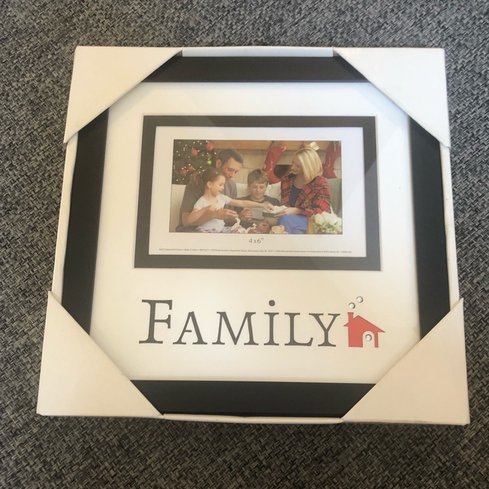 NEW Family 4x6 Picture Frame